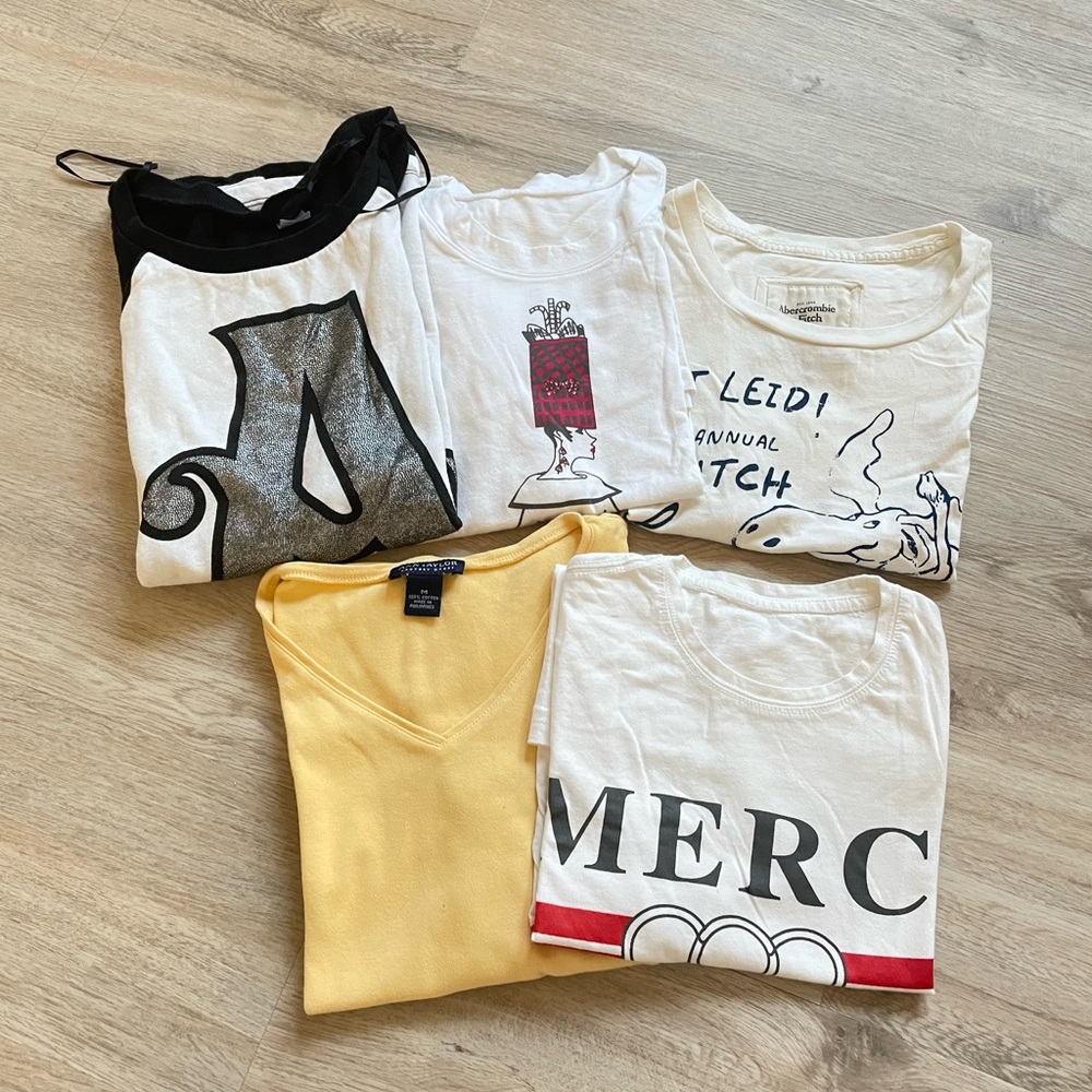 Graphic tee bundle
